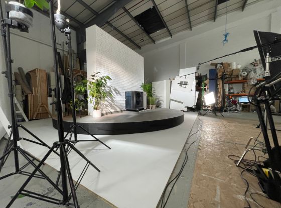DAREstudio set build and lighting